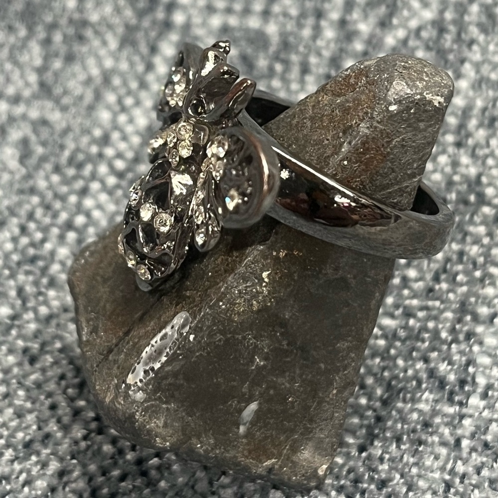 Sparkly Bee Ring - Women’s size 10/11